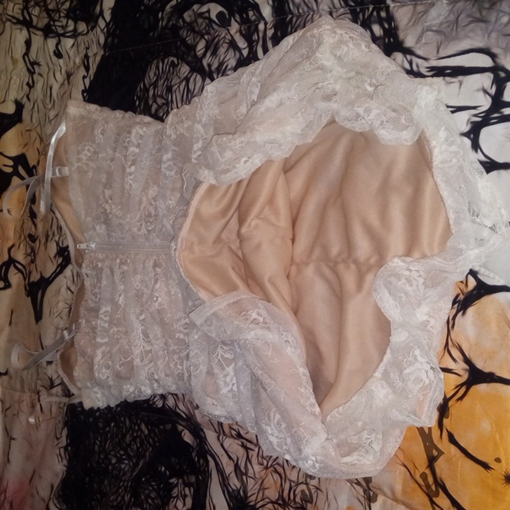 Windsor Ivory Lace Ruched Dress - Picture 8 of 8